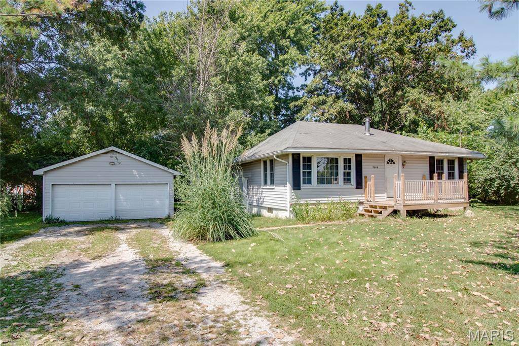 7220 Ingham LN, Godfrey, IL 62035