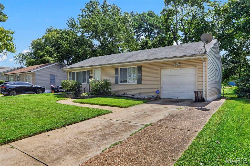 9242 Leamont DR, St Louis, MO 63136