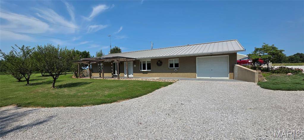 6173 Collins RD, Ellis Grove, IL 62241