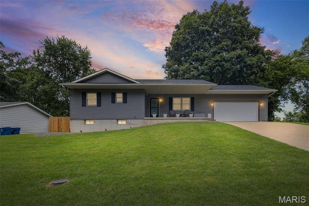 32 Grainey DR, Glen Carbon, IL 62034