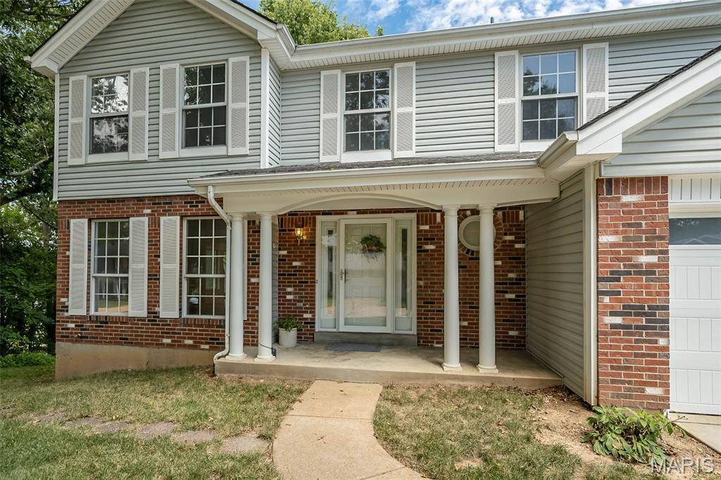 1825 Locks Mill DR, Fenton, MO 63026
