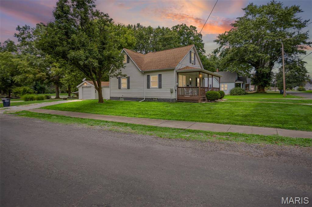 319 Quarry ST, Staunton, IL 62088