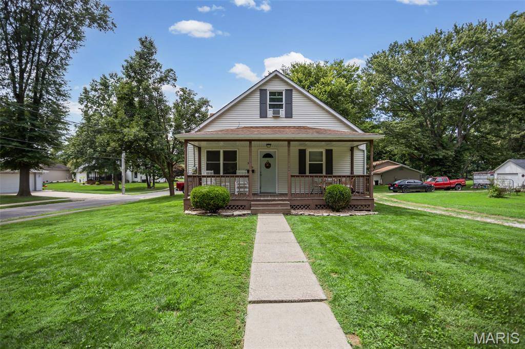 319 Quarry ST, Staunton, IL 62088