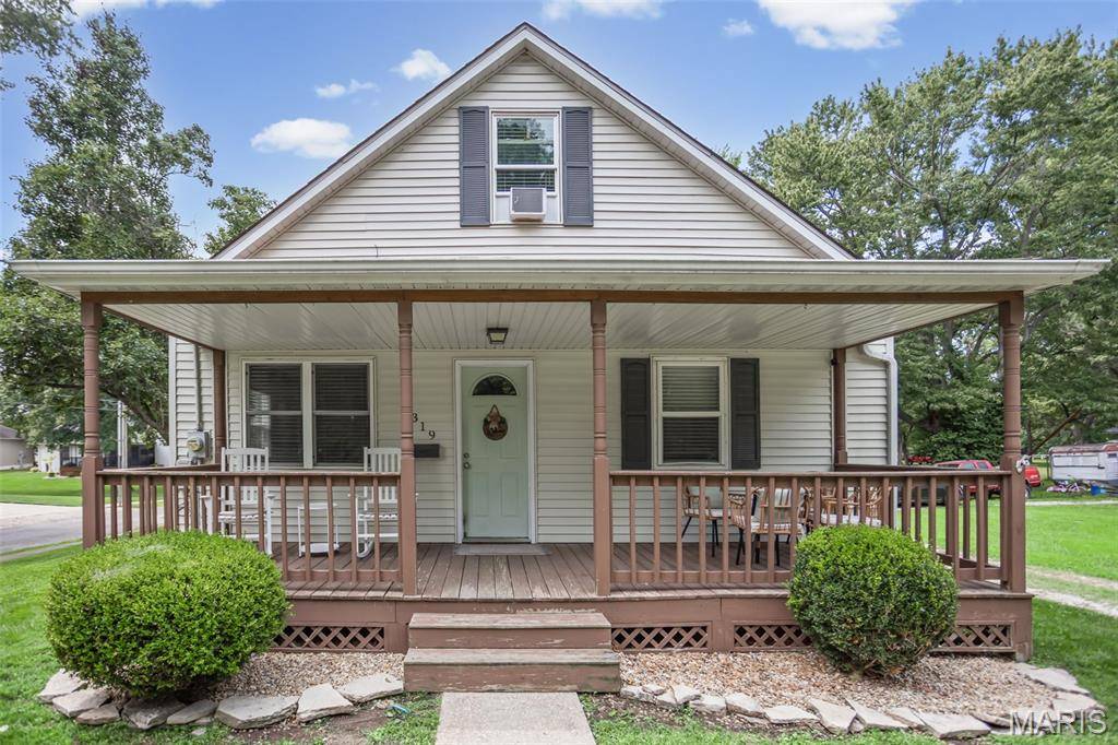 319 Quarry ST, Staunton, IL 62088