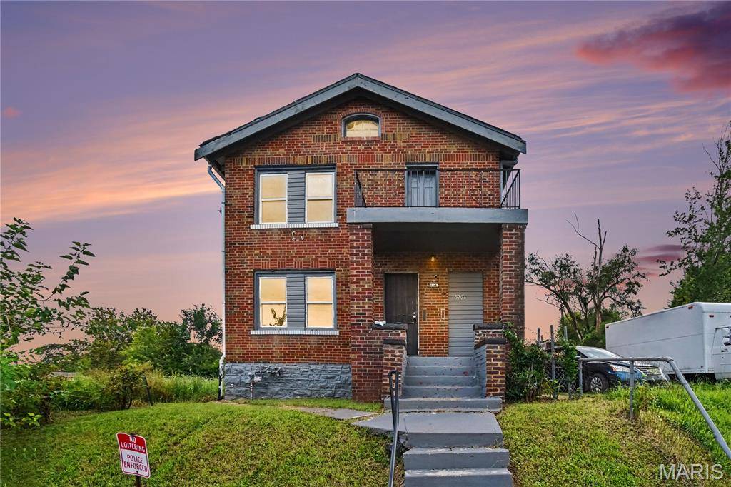5704 Labadie AVE, St Louis, MO 63120