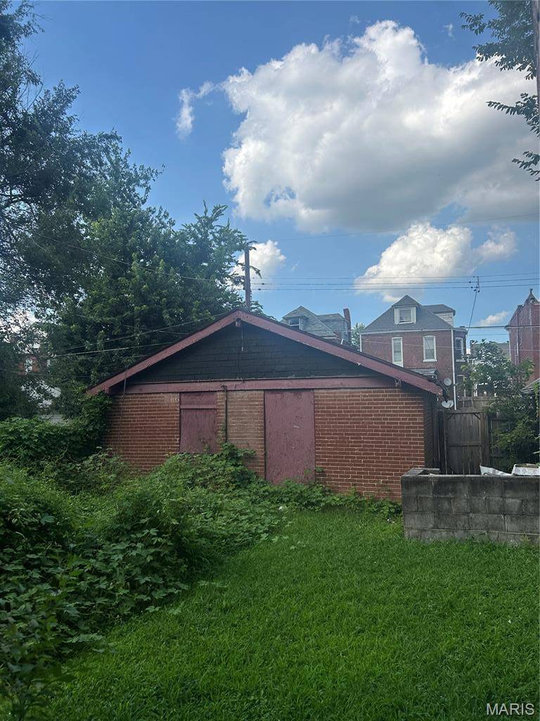 3943 Greer AVE, St Louis, MO 63107