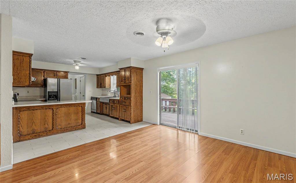 16324 Hardwood LN, St Robert, MO 65584