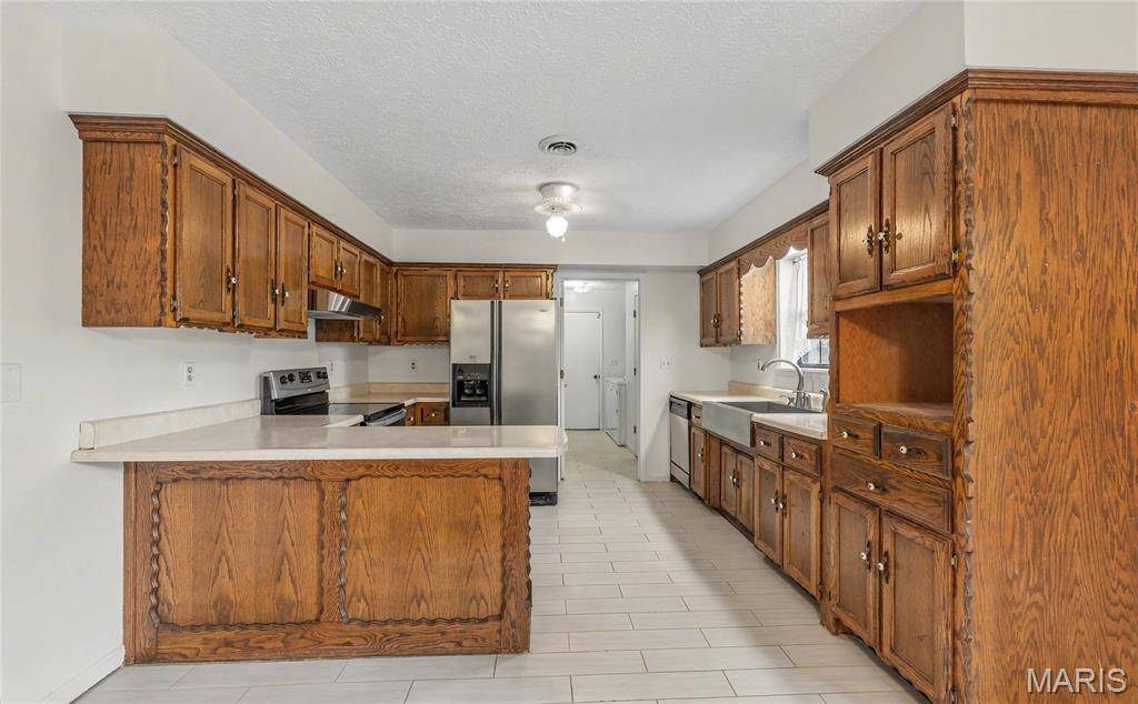 16324 Hardwood LN, St Robert, MO 65584