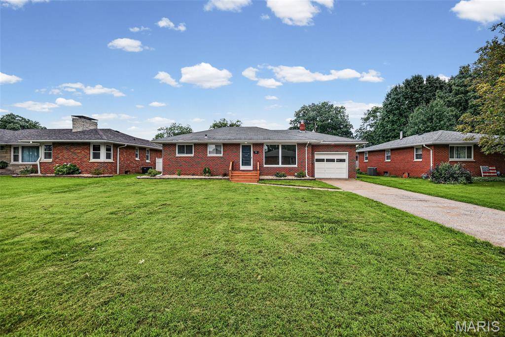 722 Berry RD, Wood River, IL 62095
