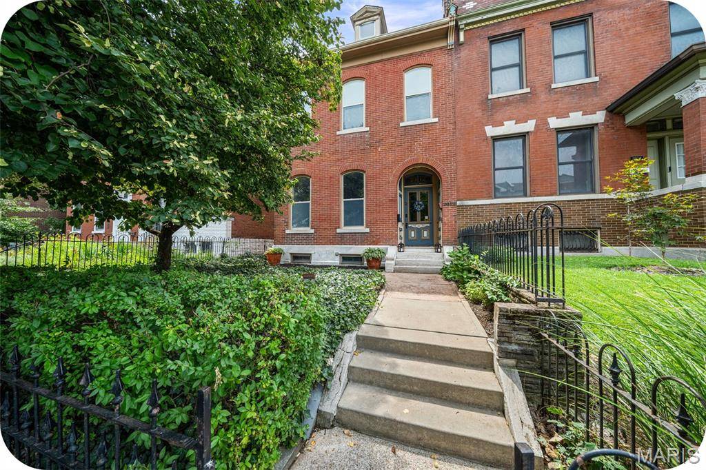 2012 Victor ST, St Louis, MO 63104