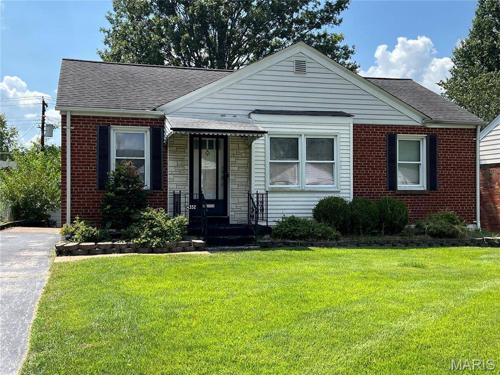 4332 Sunshine DR, St Louis, MO 63116