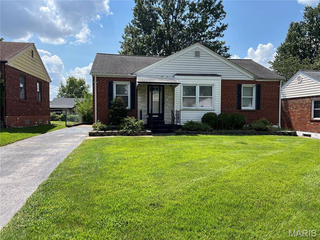 4332 Sunshine DR, St Louis, MO 63116