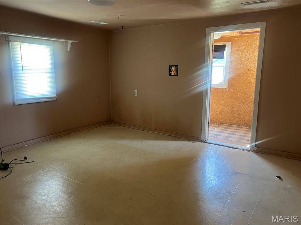 506 Fleming ST, Bernie, MO 63822