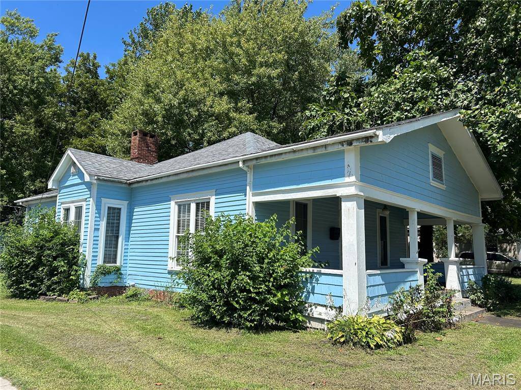 1003 N Walnut ST, Litchfield, IL 62056