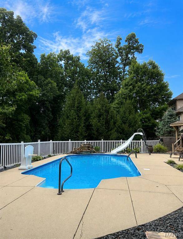 22 Stonebridge Crossing DR, Maryville, IL 62062