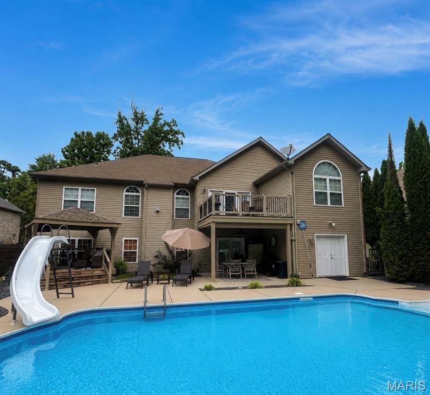 22 Stonebridge Crossing DR, Maryville, IL 62062