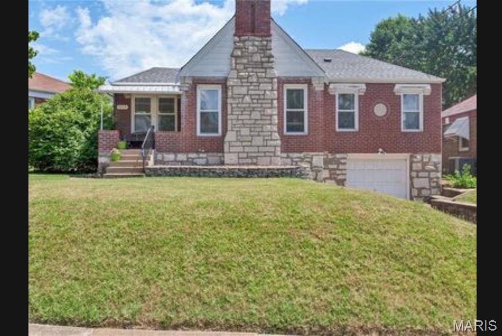 9114 Lucia DR, St Louis, MO 63123