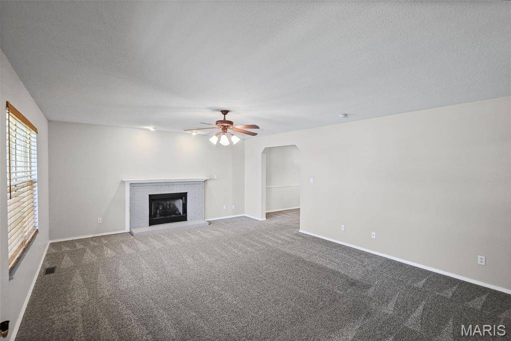 953 Benjamin DR, O'fallon, IL 62269