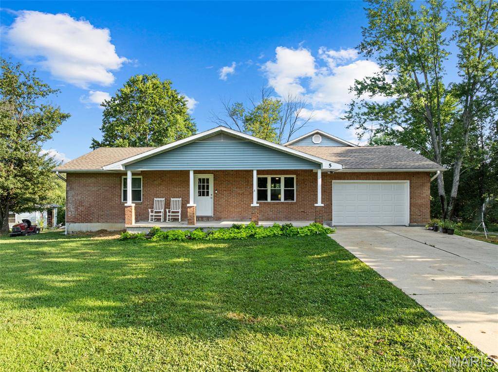 5 Nailbender LN, Sullivan, MO 63080