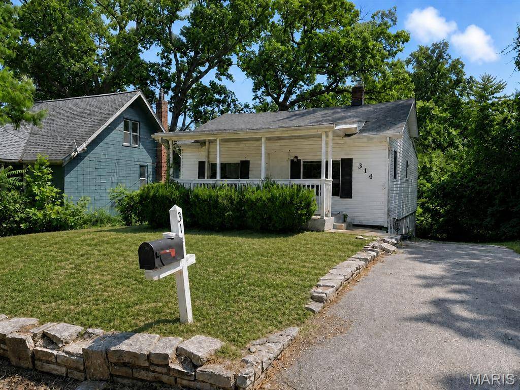 314 Midridge DR, St Louis, MO 63137