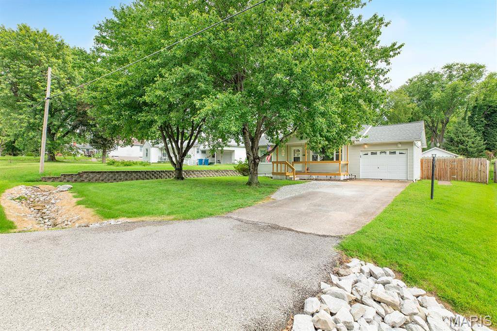 438 W Rosedale DR, East Alton, IL 62024