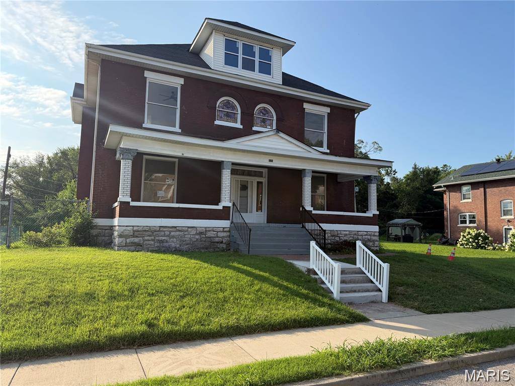 570 Washington PL, East St Louis, IL 62205