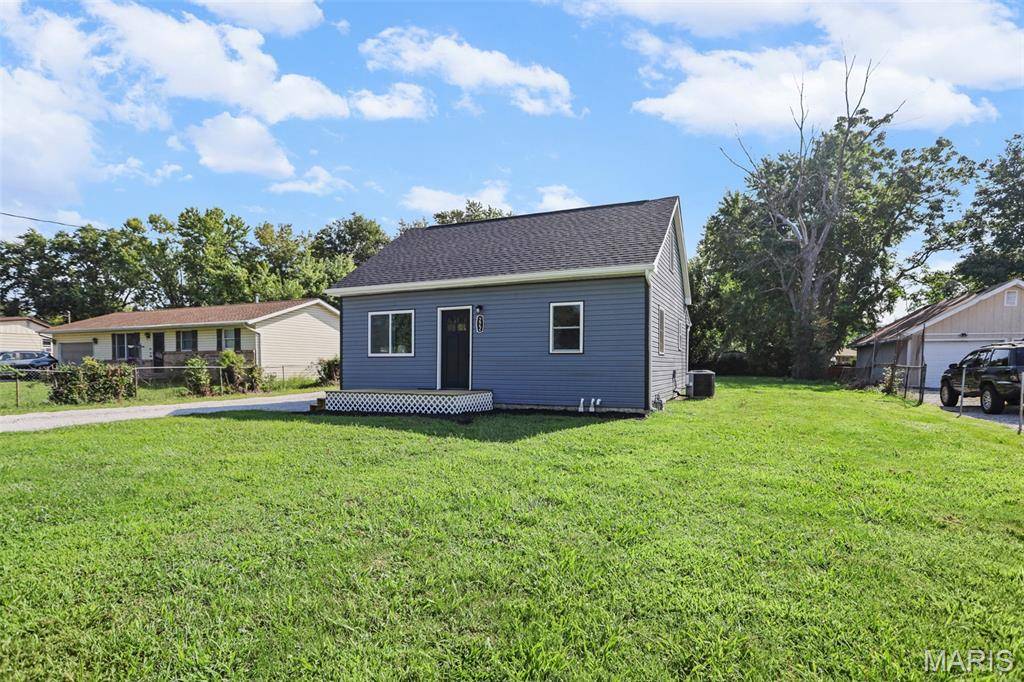222 Lindenwood DR, East Alton, IL 62024