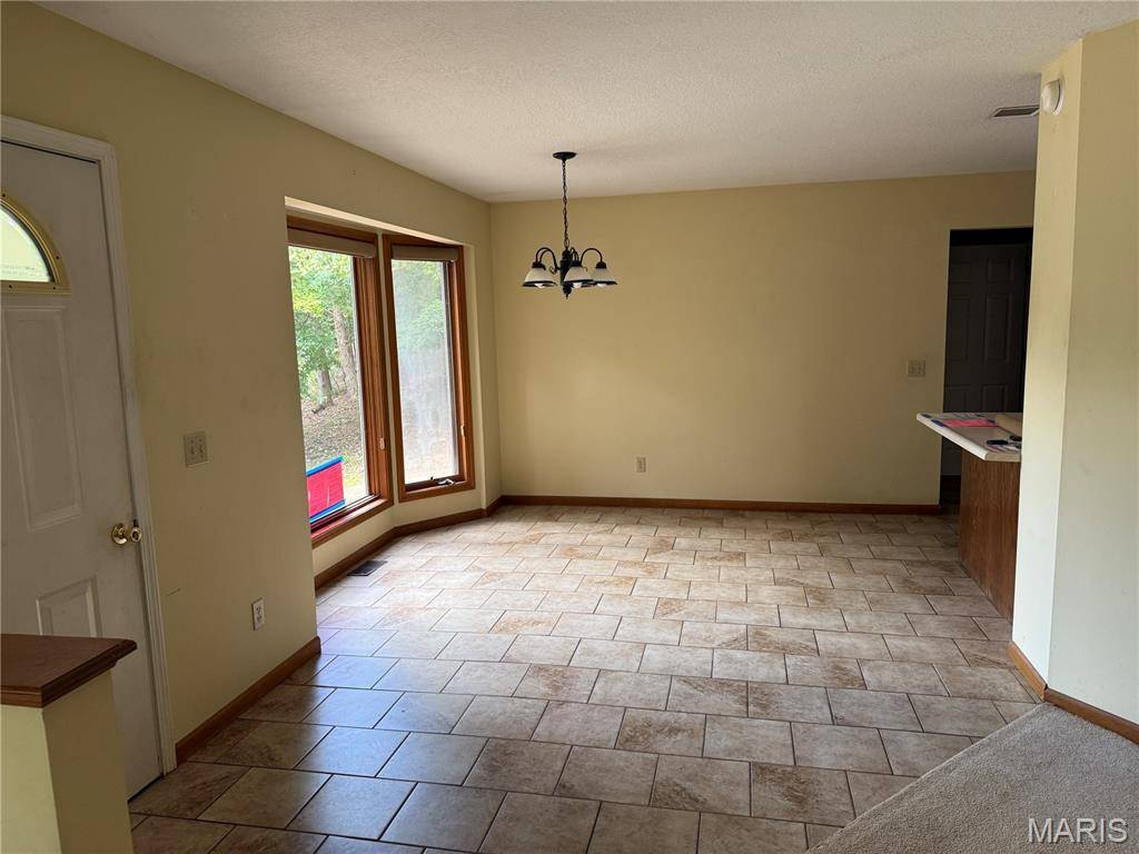 200 Wagonwheel DR, Camdenton, MO 65020