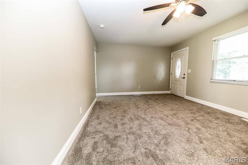709 Galahad LN, Troy, IL 62294