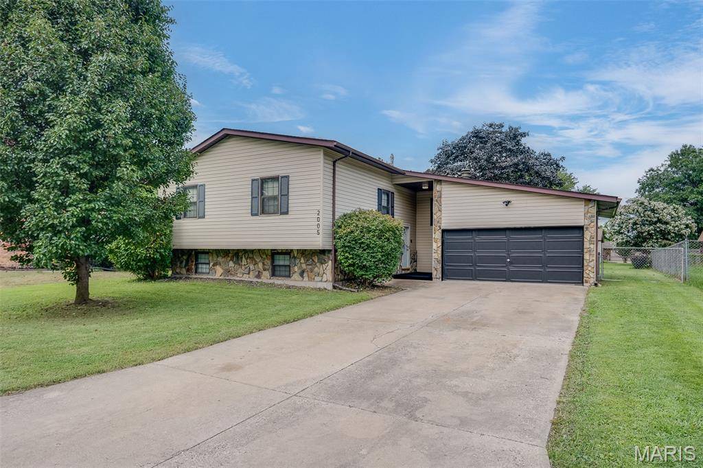 2005 Maple Tree LN, Cahokia, IL 62206