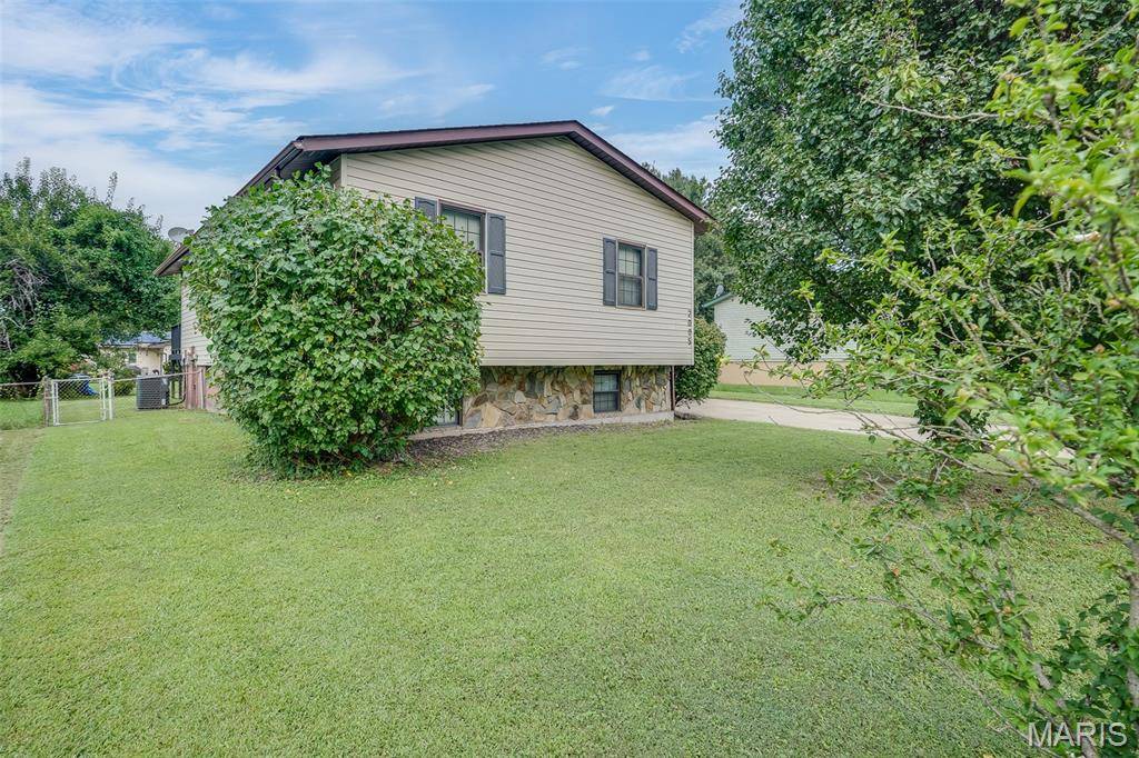 2005 Maple Tree LN, Cahokia, IL 62206