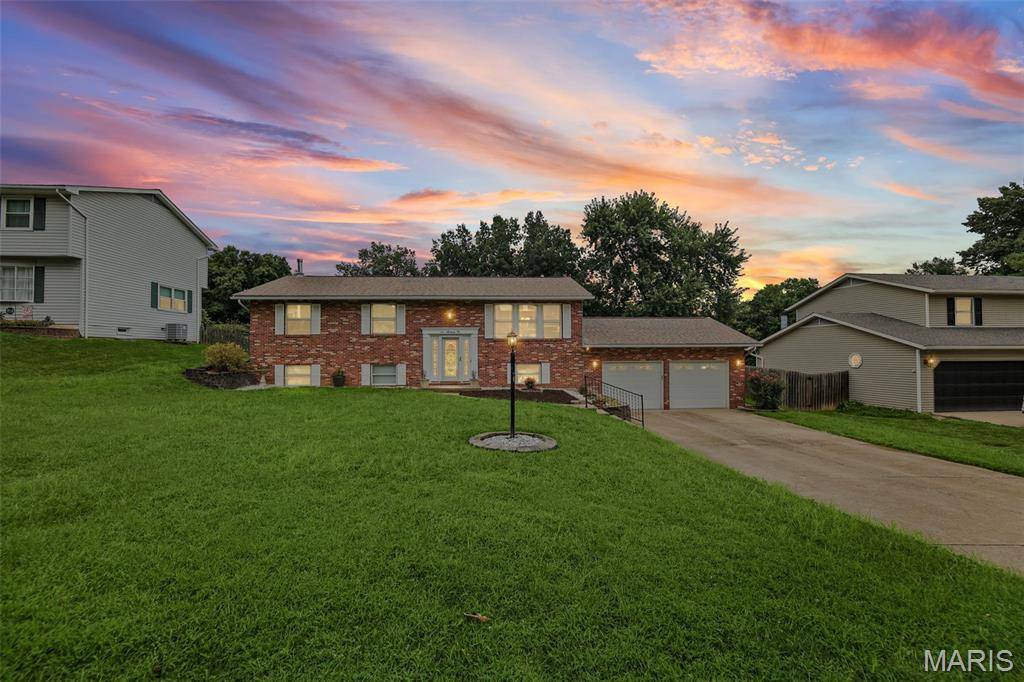 1810 Montview AVE, Godfrey, IL 62035