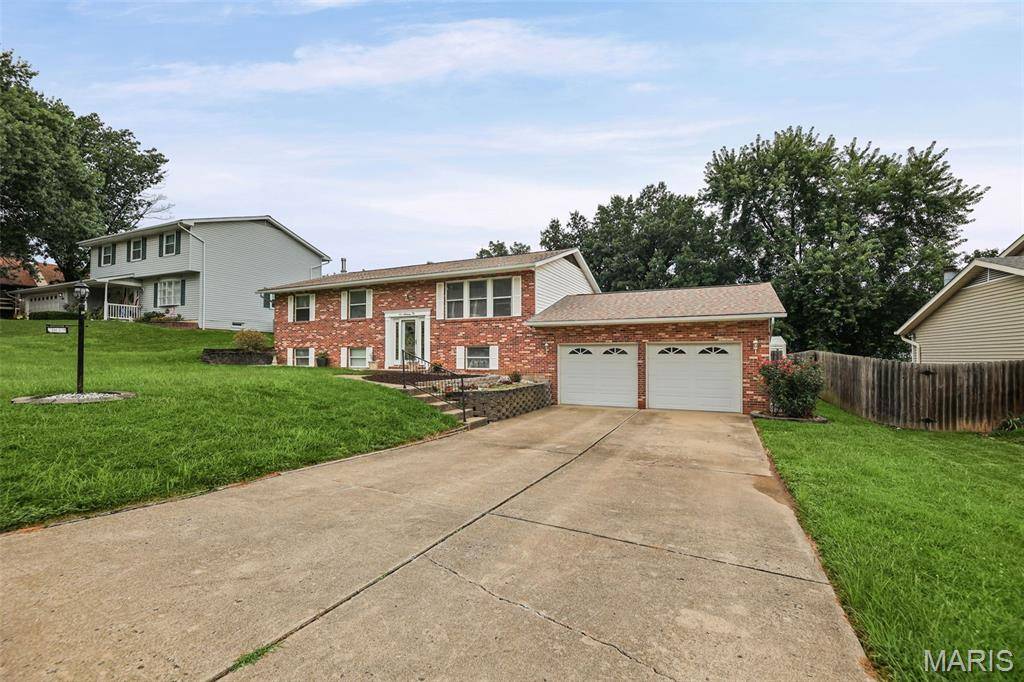 1810 Montview AVE, Godfrey, IL 62035