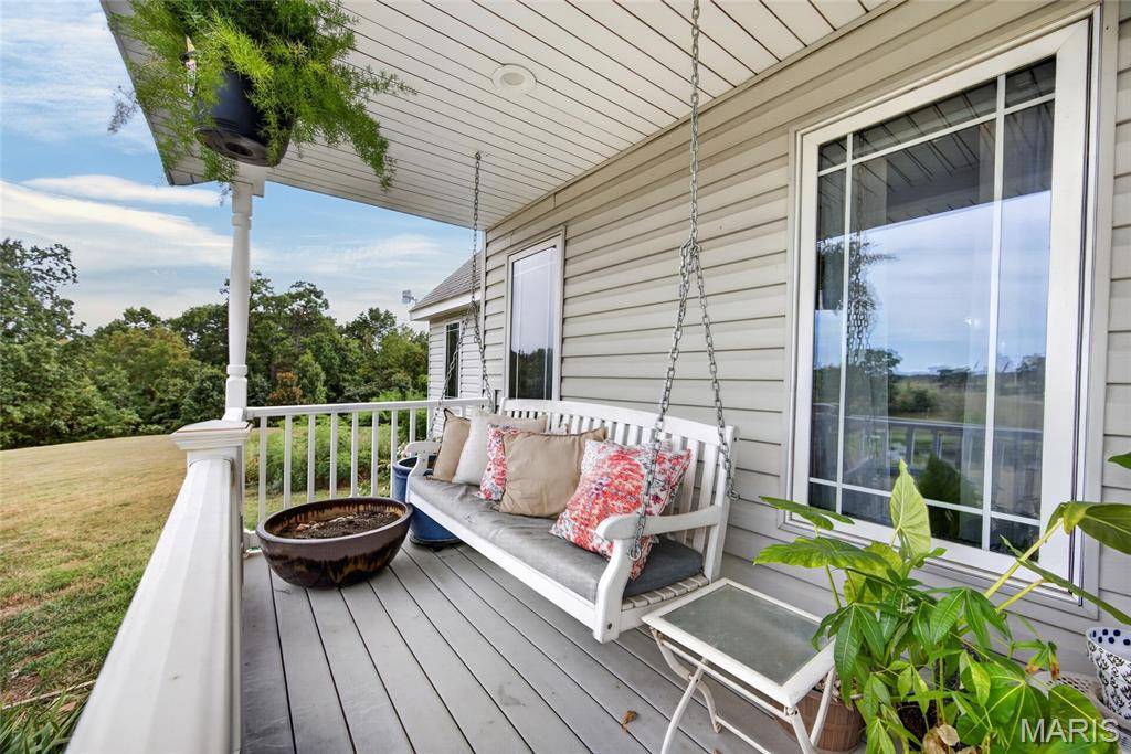 271 Pleasant Knoll RD, Stoutland, MO 65567