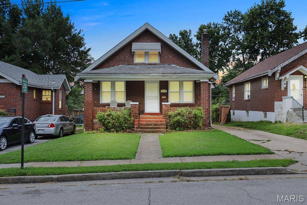 6420 Glenmore AVE, Uplands Park, MO 63121