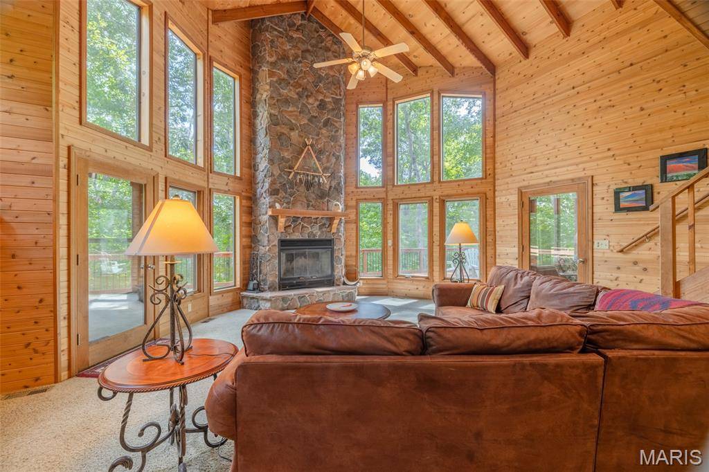1741 Sonnenblick DR, Innsbrook, MO 63390