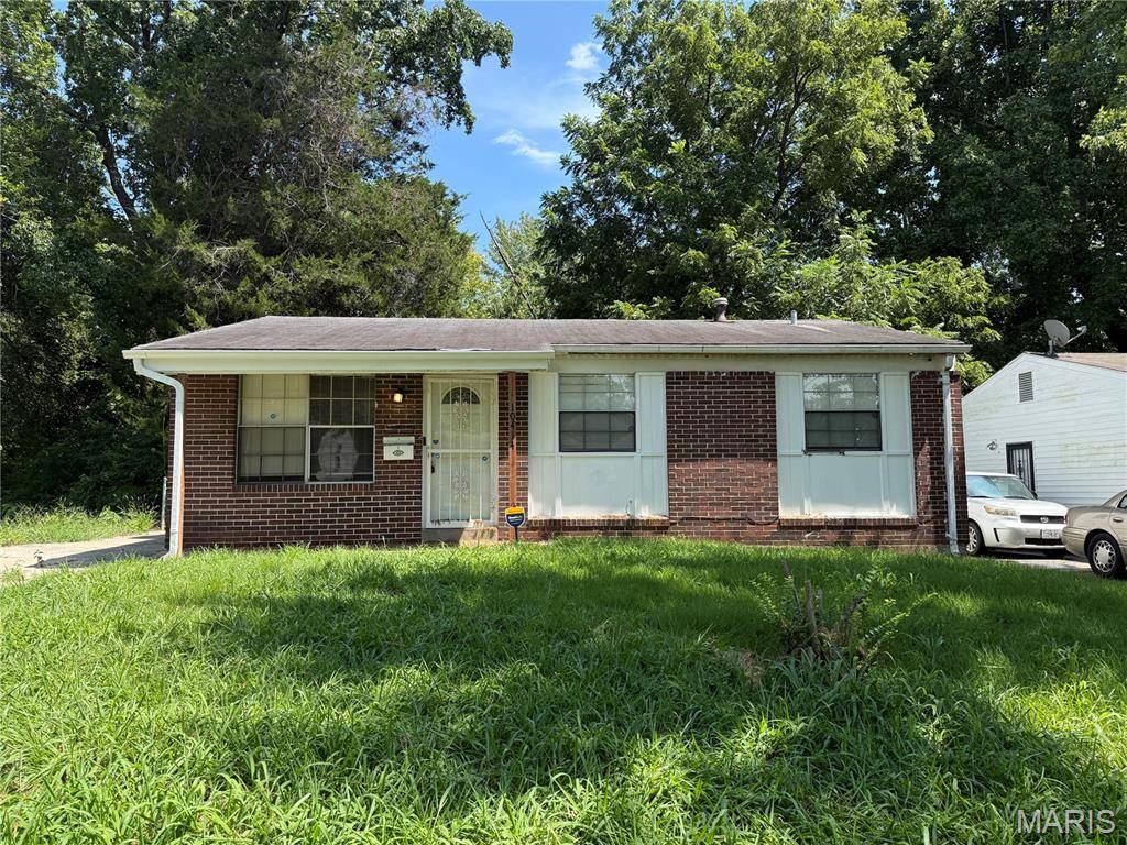 10414 Royal DR, St Louis, MO 63136