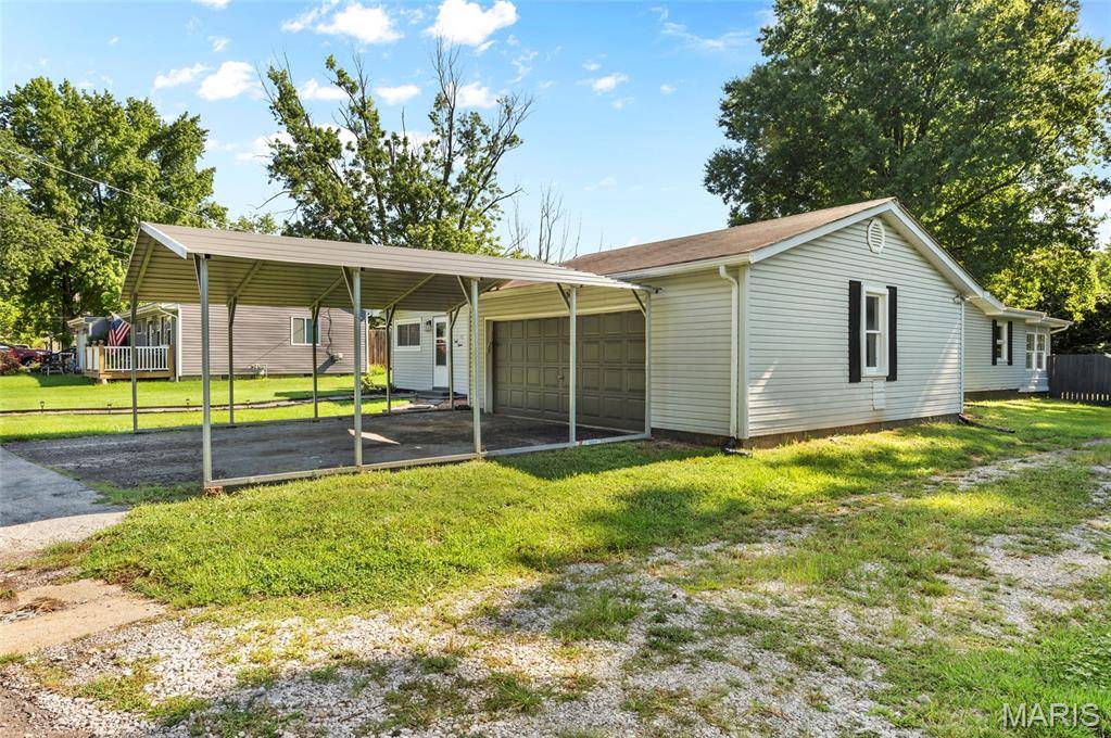 815 Southmoor PL, Godfrey, IL 62035