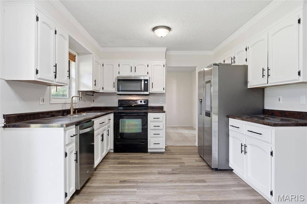 30 Mar Jacques DR, Belleville, IL 62226