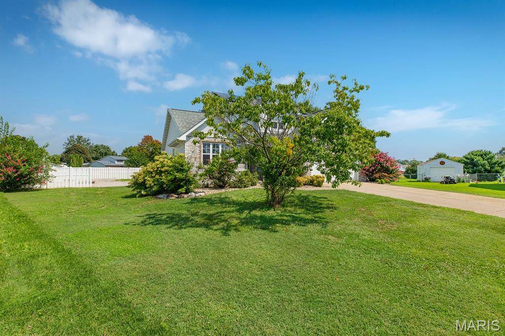 72 Mimosa DR, Pontoon Beach, IL 62040