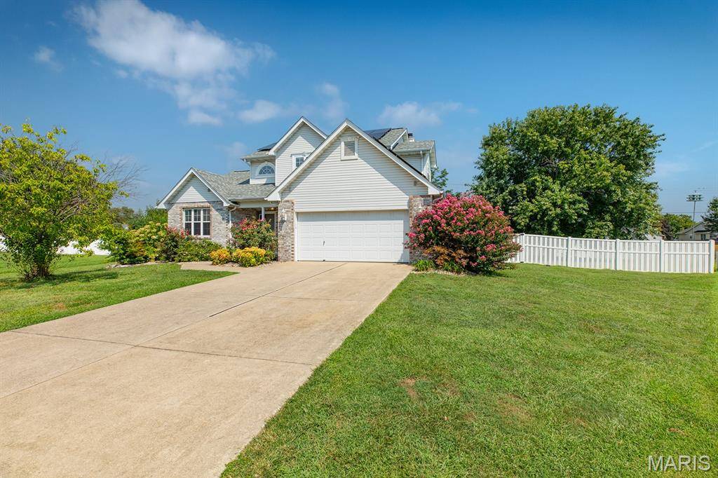 72 Mimosa DR, Pontoon Beach, IL 62040
