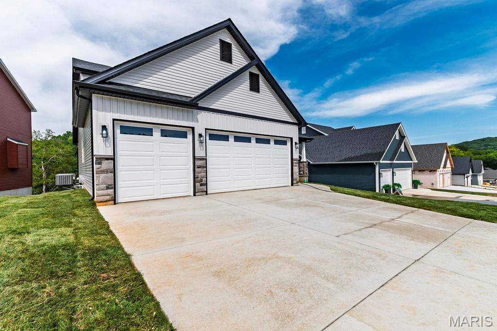 3725 Bullsway DR, Imperial, MO 63052