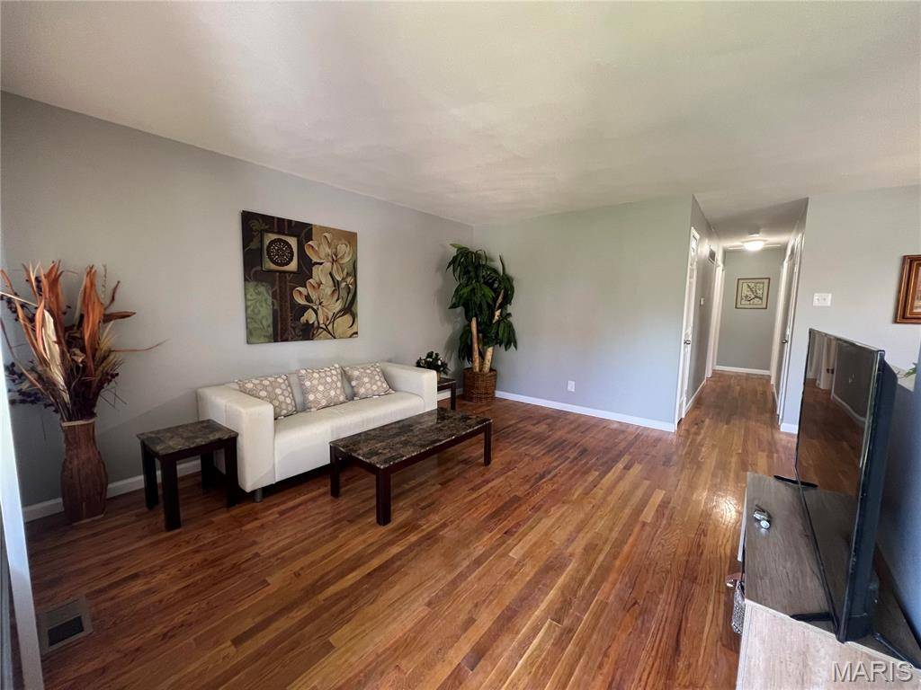 1181 Belrue AVE, University City, MO 63130