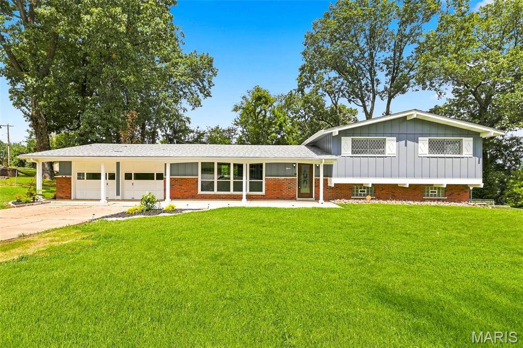 15 Harneywold DR, St Louis, MO 63136