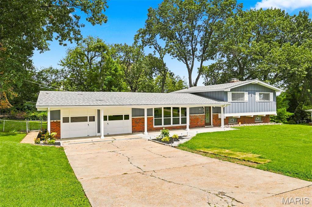 15 Harneywold DR, St Louis, MO 63136
