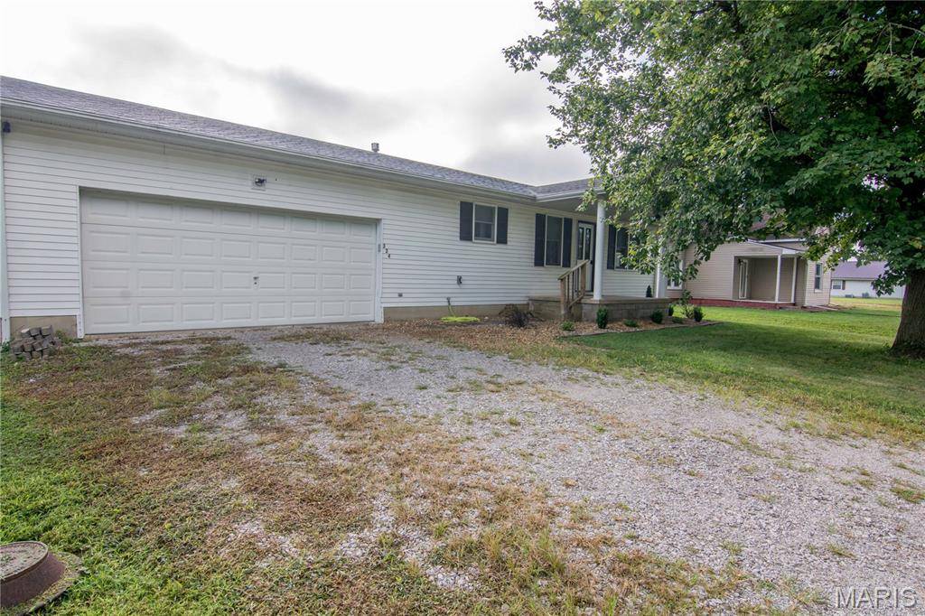 324 S 3rd ST, Brownstown, IL 62418