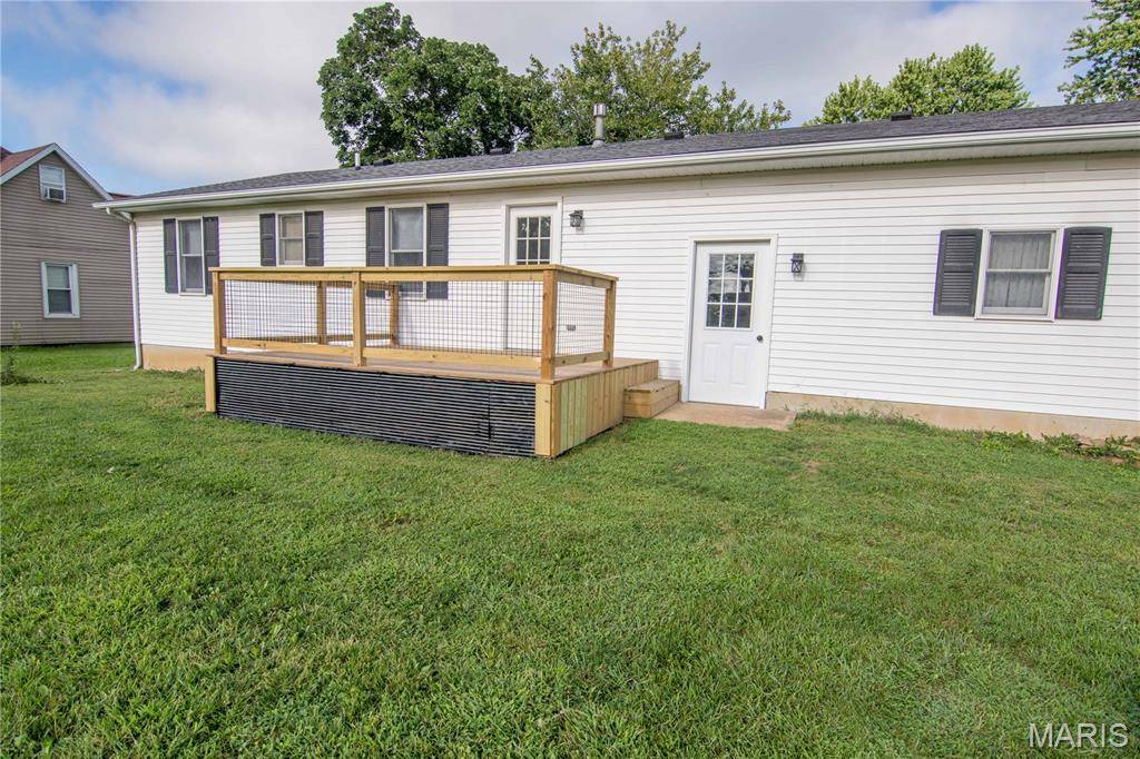 324 S 3rd ST, Brownstown, IL 62418