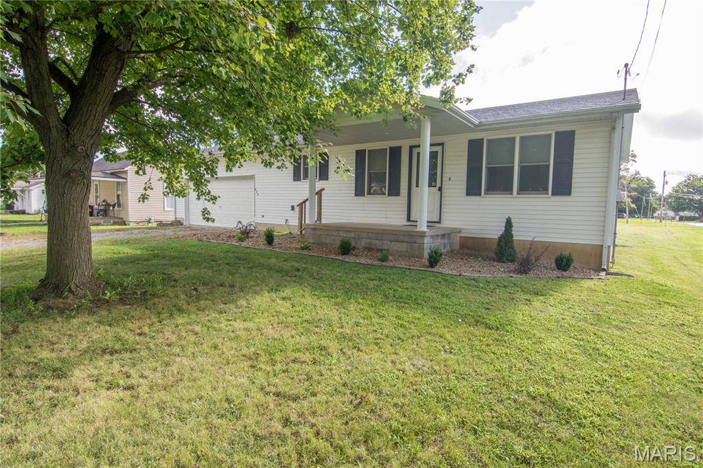 324 S 3rd ST, Brownstown, IL 62418