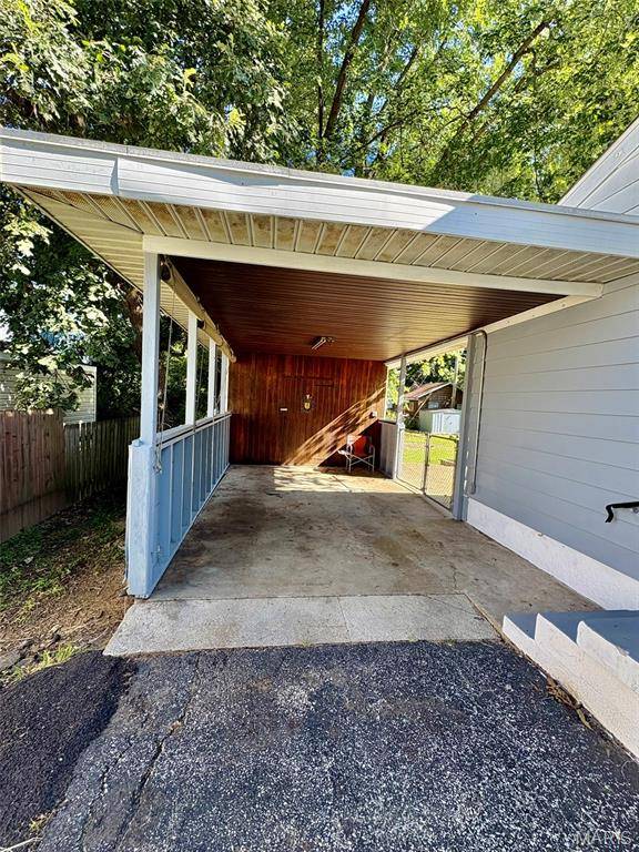 4209 Oak LN, Belleville, IL 62226