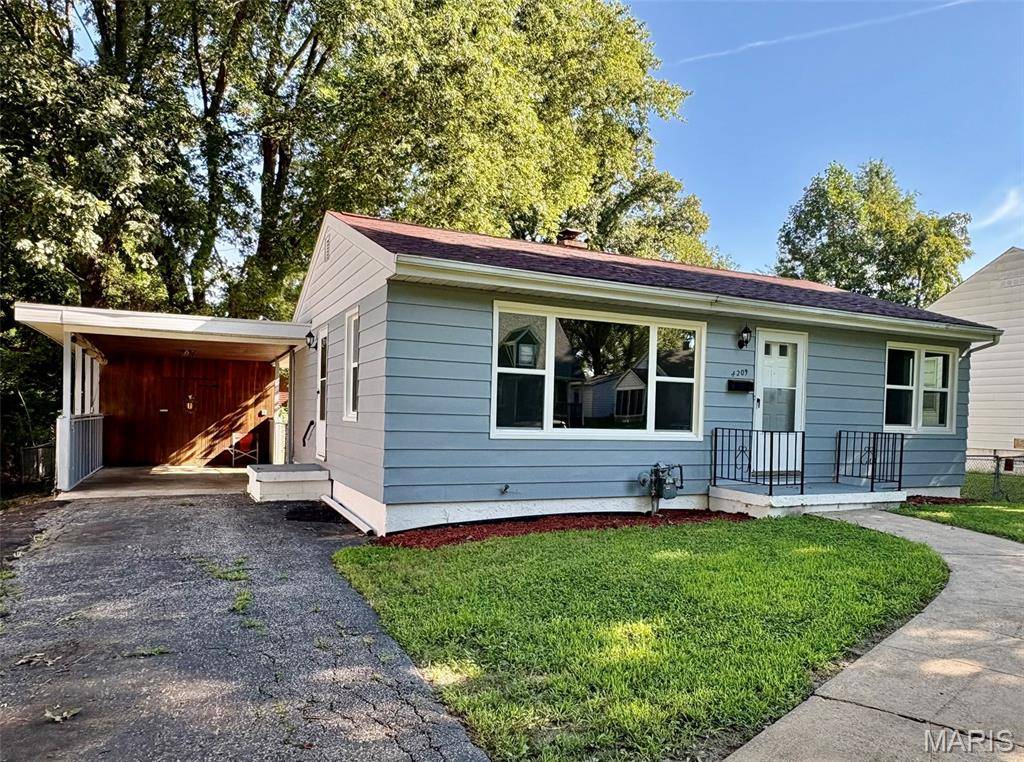 4209 Oak LN, Belleville, IL 62226